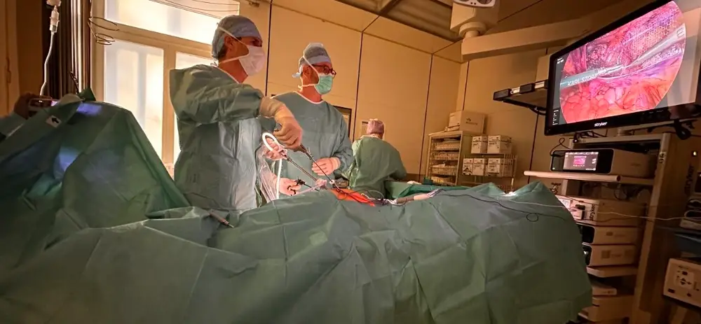 Minimally invasive hernia surgery in the operating theatre